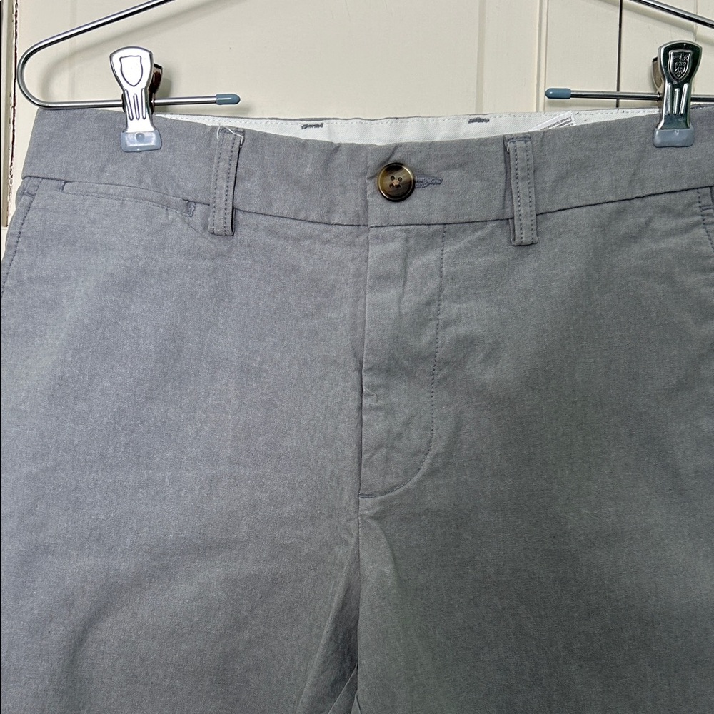 Old Navy Men's Light Gray Flat Front Ultimate Slim Shorts - Picture 3 of 8